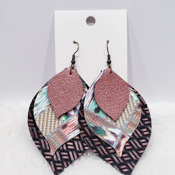 Earrings - Picture 1 of 2